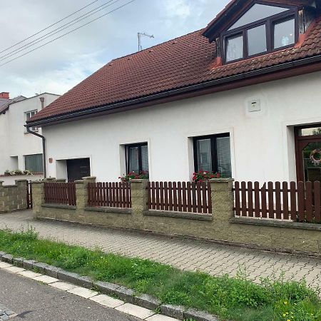 Tolarova Apartmán Pardubice Esterno foto