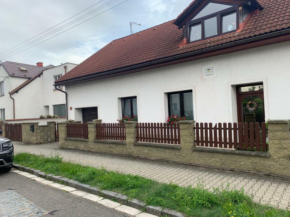 Tolarova Apartmán Pardubice Esterno foto
